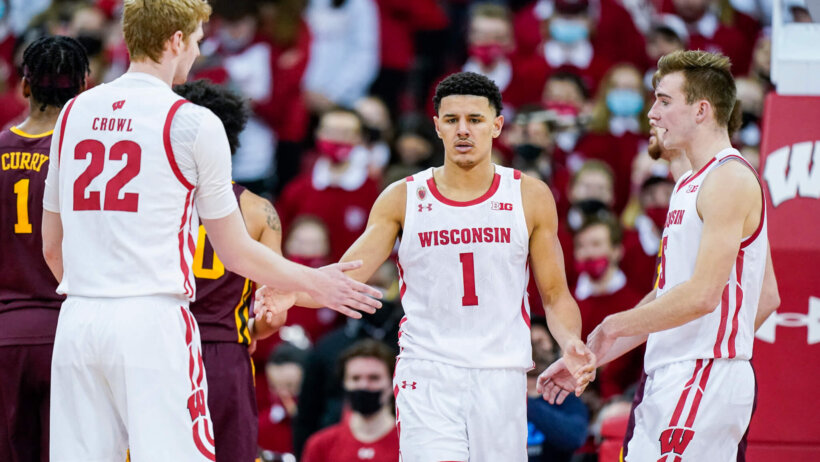 Wisconsin's Johnny Davis high-fiving teammates