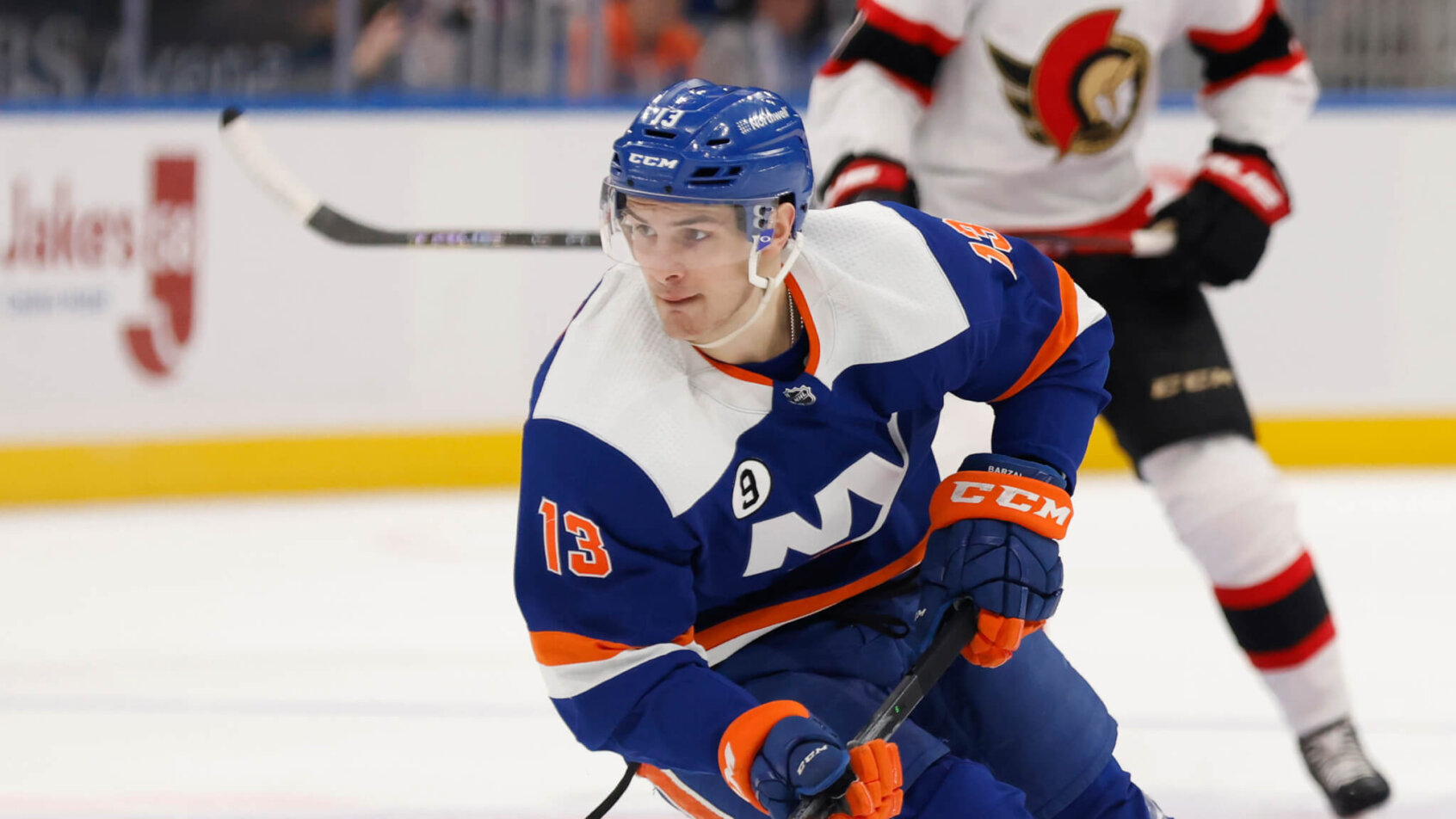 Mathew Barzal skating