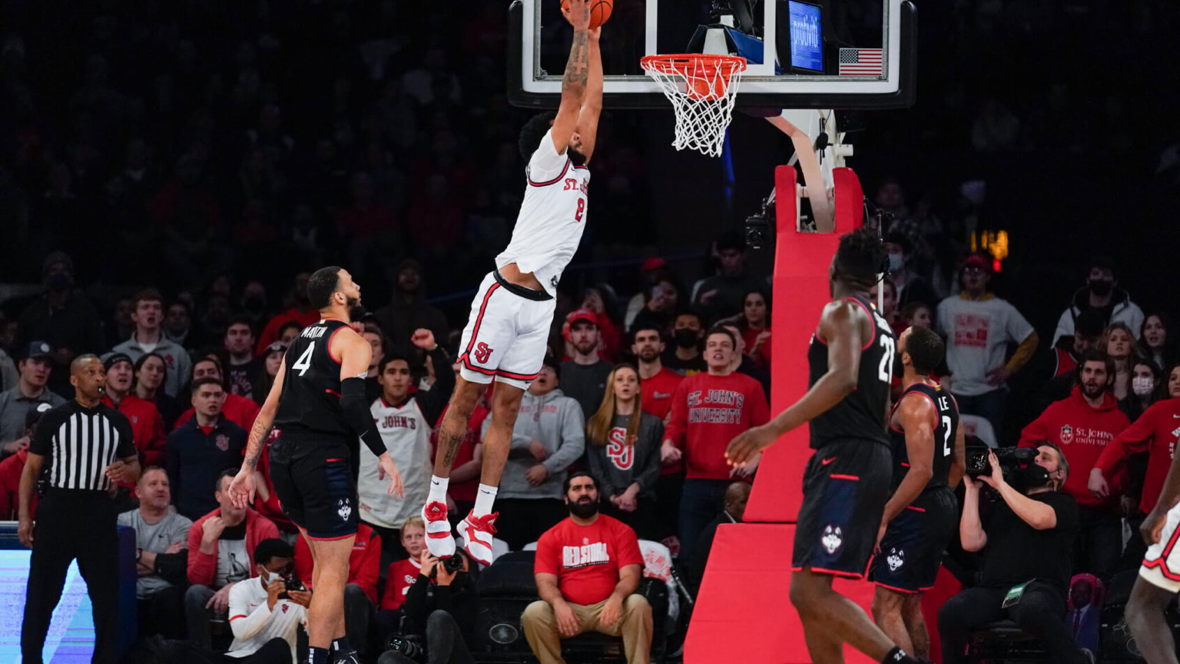John's Julian Champagnie dunking