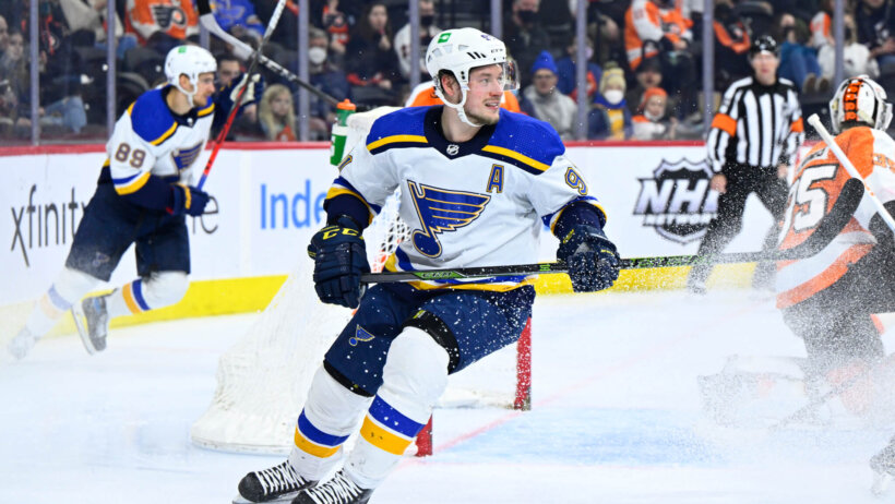 Vladimir Tarasenko skating in corner