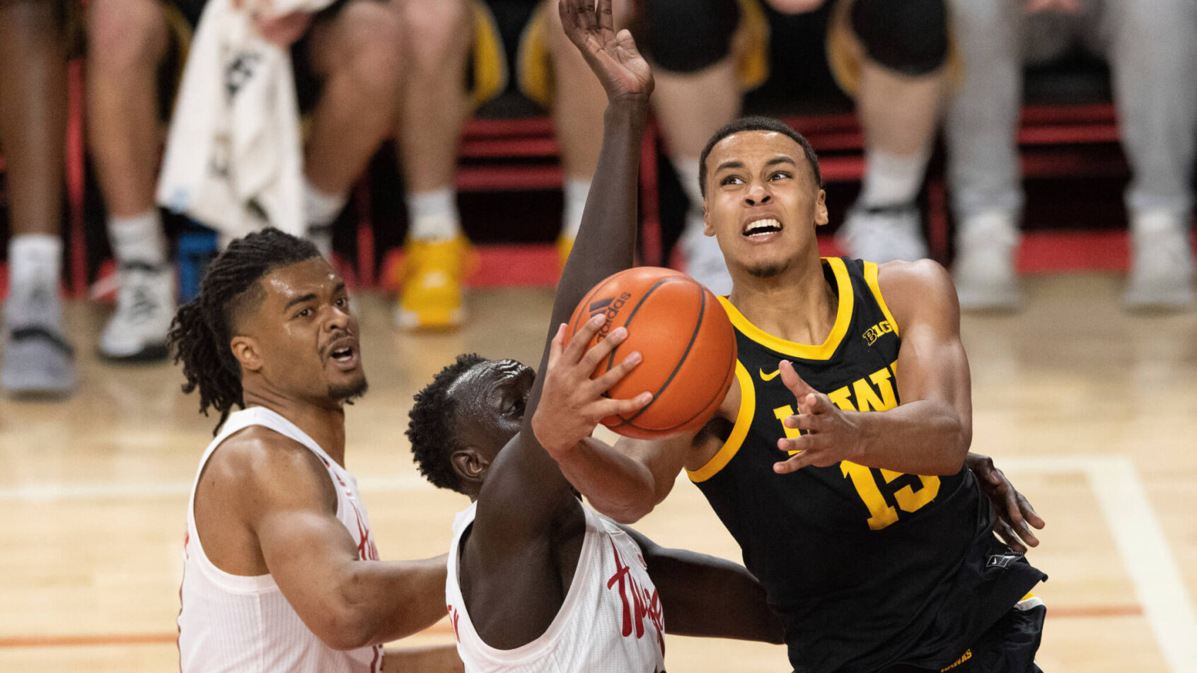 Iowa's Keegan Murray shooting a layup