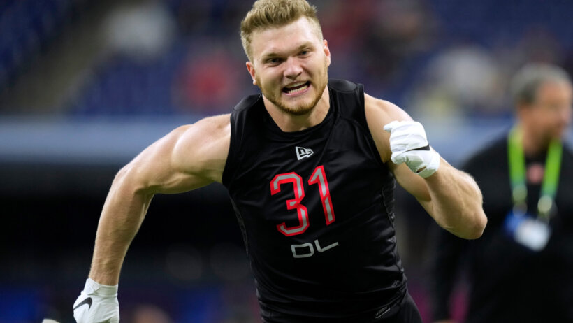 Aidan Hutchinson running through combine drills