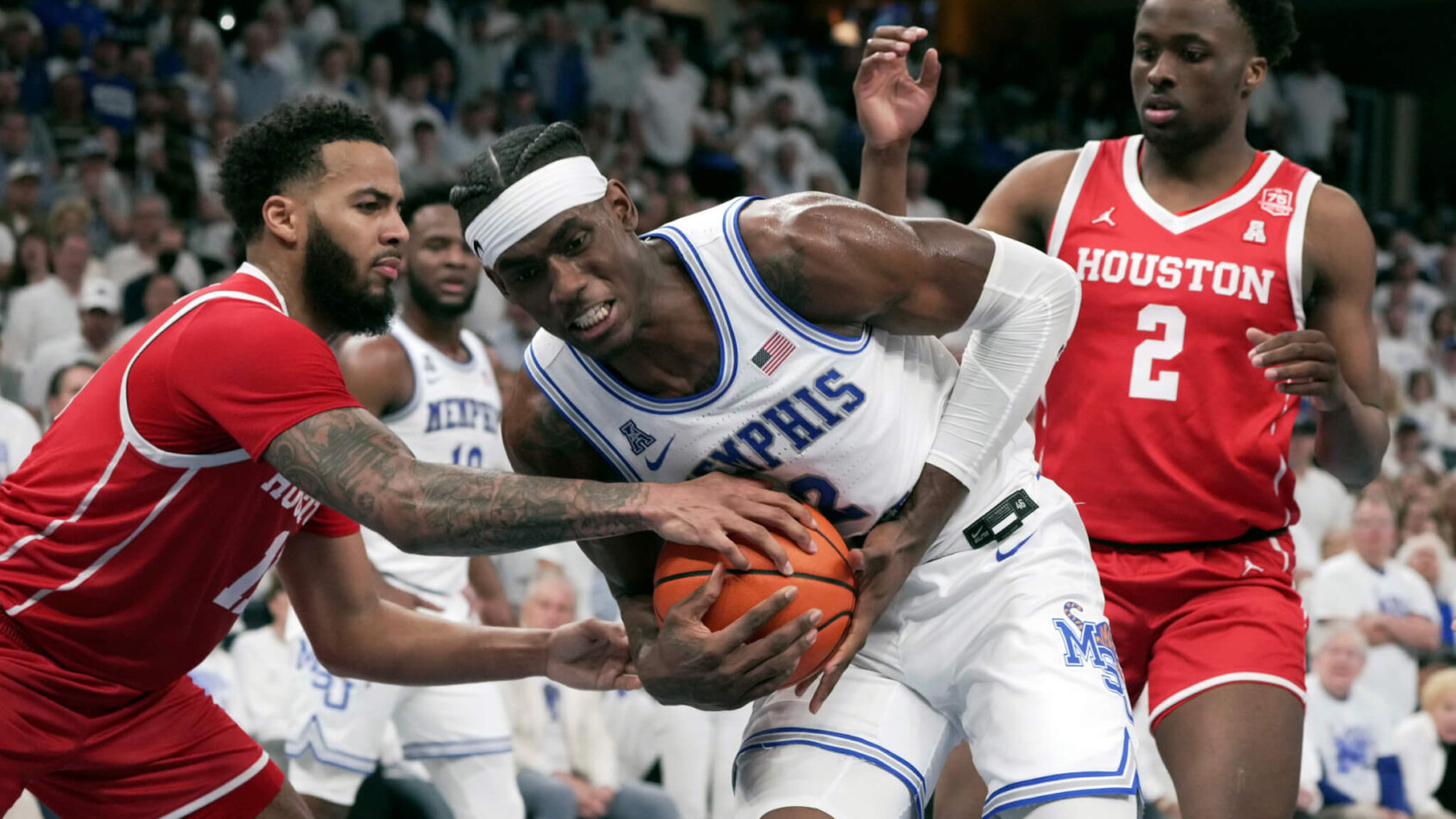 Memphis' Jalen Duren fighting for the ball with Houston's Kyler Edwards