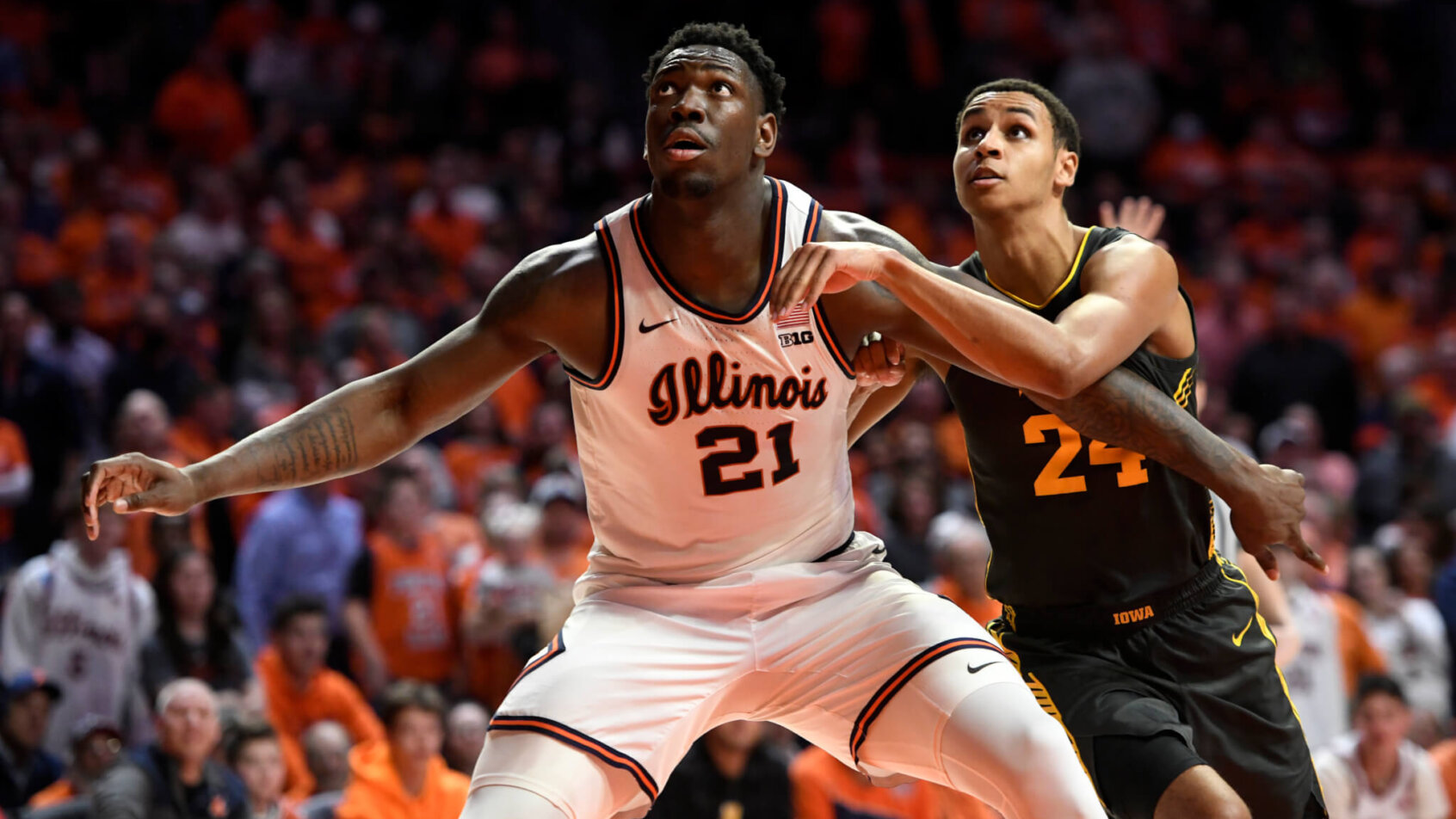 Illinois' Kofi Cockburn boxing out Iowa's Kris Murray