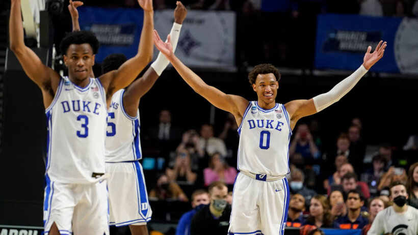 Duke players high-fiving