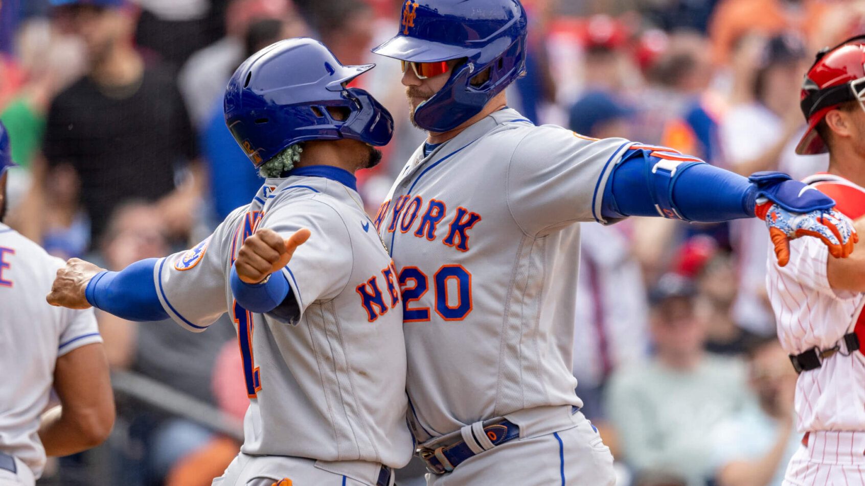 Pete Alonso chest bump with Francisco Lindor