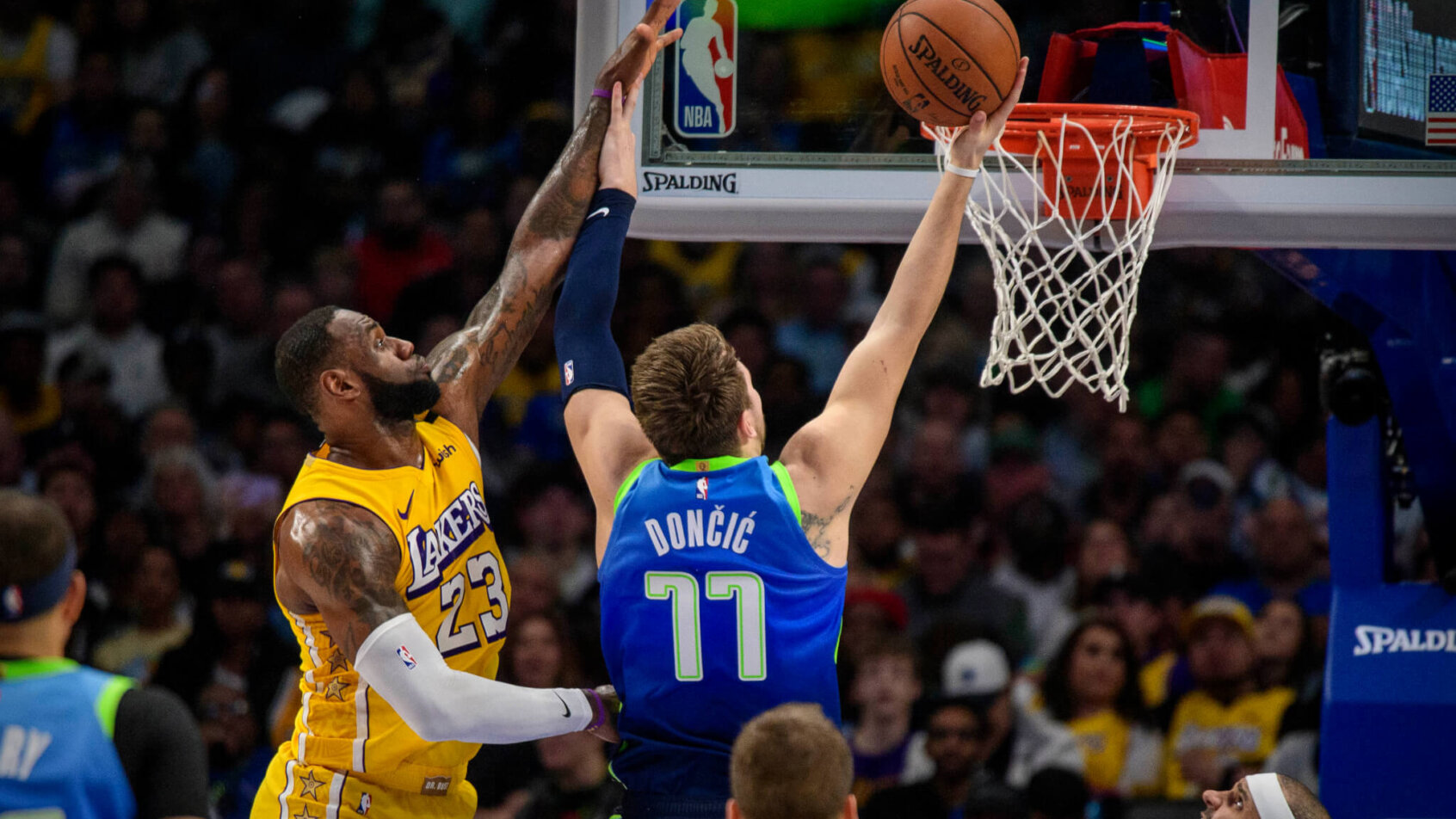 LeBron blocks Luka
