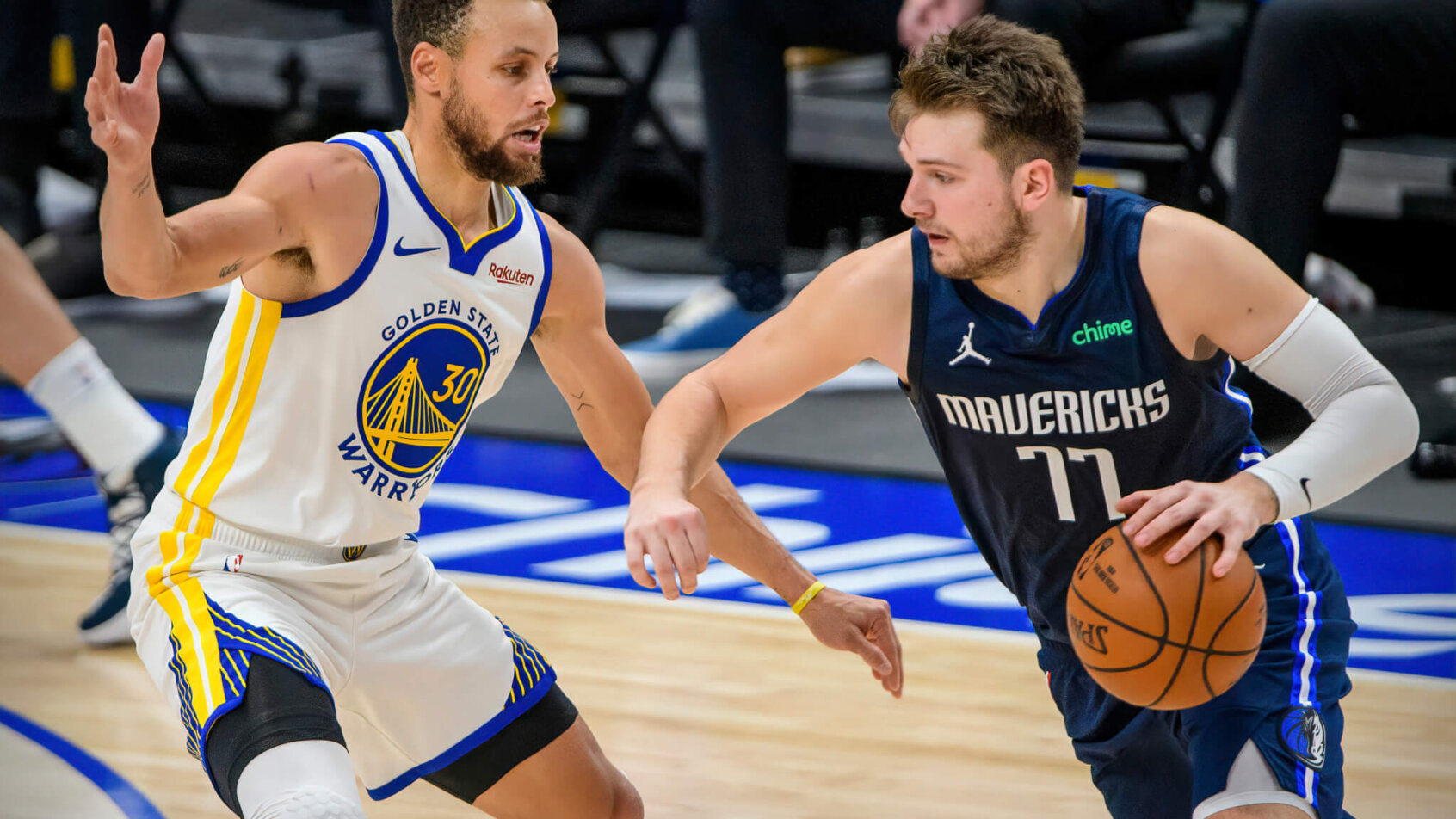 Steph Curry defending Luka Doncic