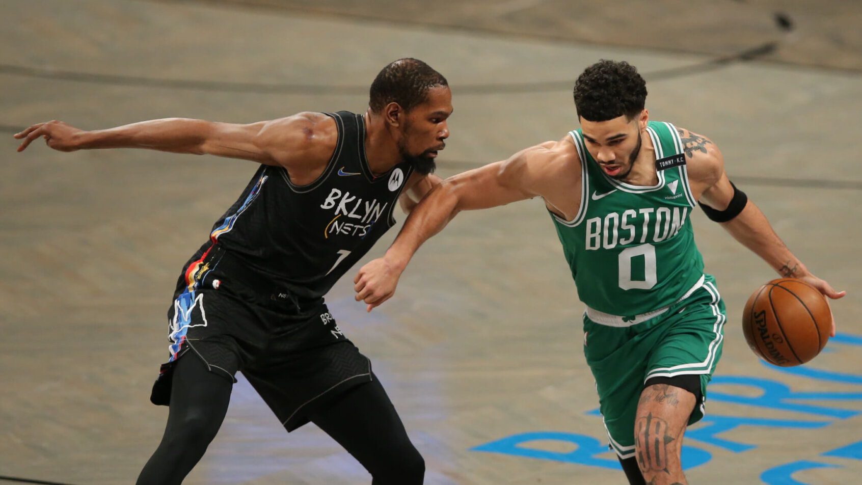 Jayson Tatum defended by Kevin Durant