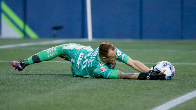goalie diving to make save