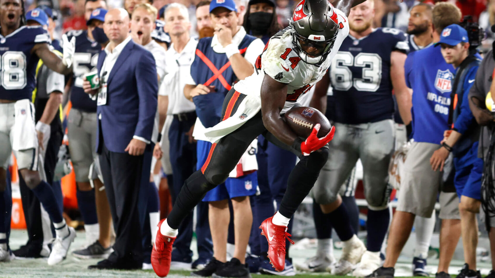Buccaneers vs Cowboys public betting splits