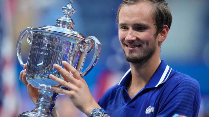 Daniil Medvedev holding the trophy after winning the 2021 US Open.