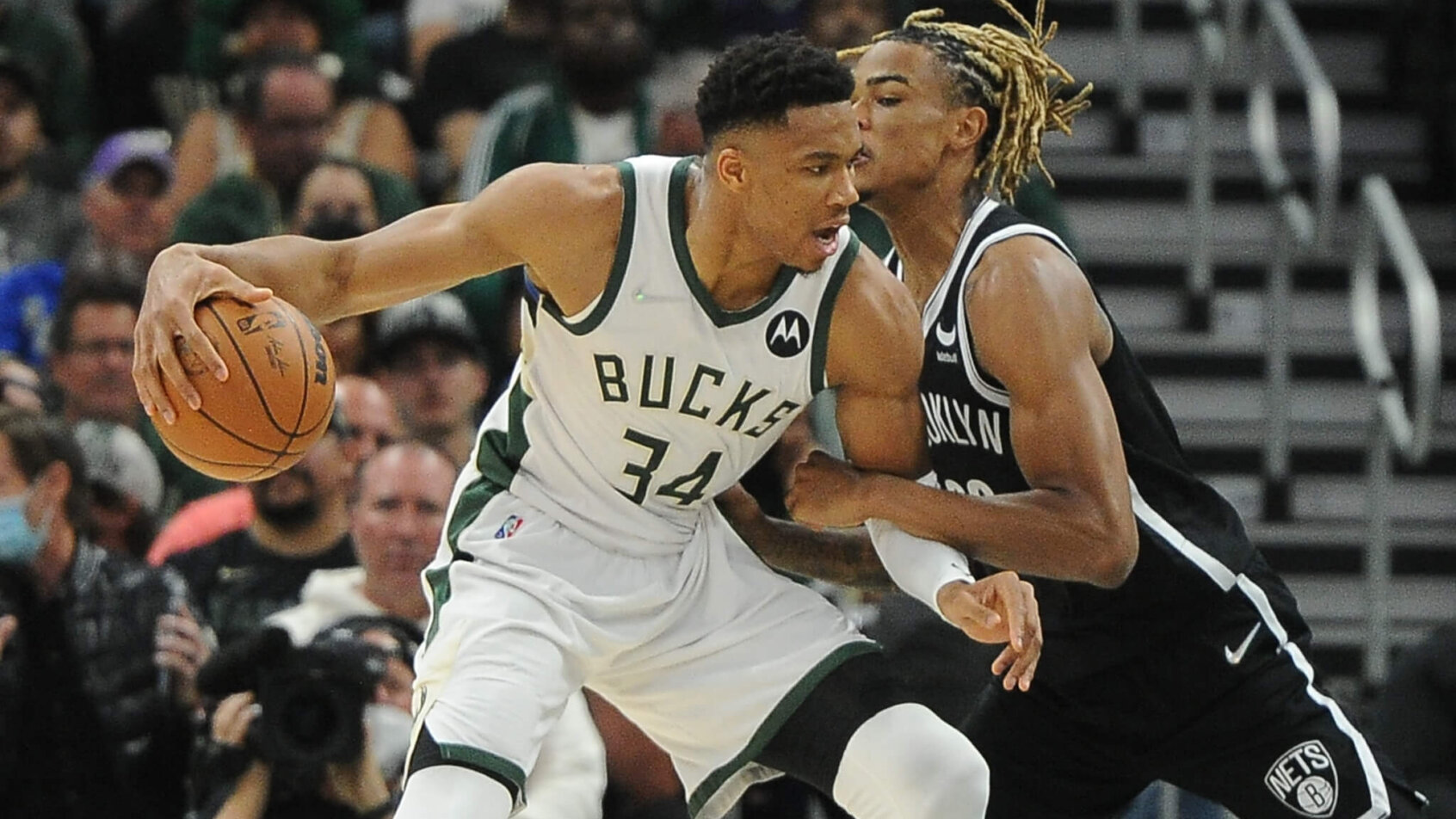 Giannis dribbling in post against defender
