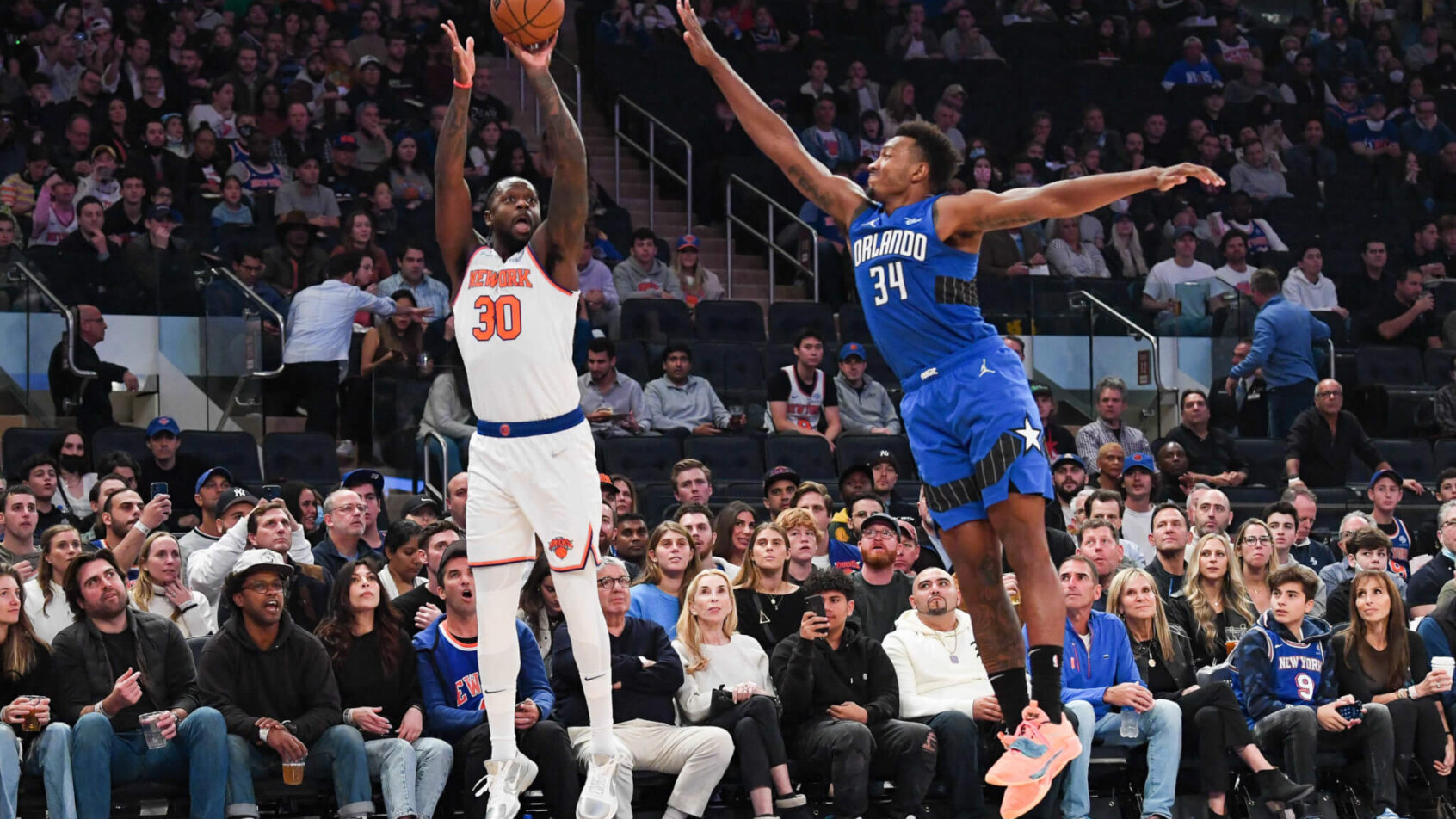 New York Knicks forward Julius Randle shooting a three against Orlando