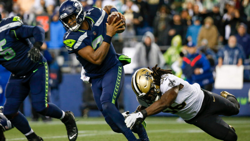 Geno Smith running from defender