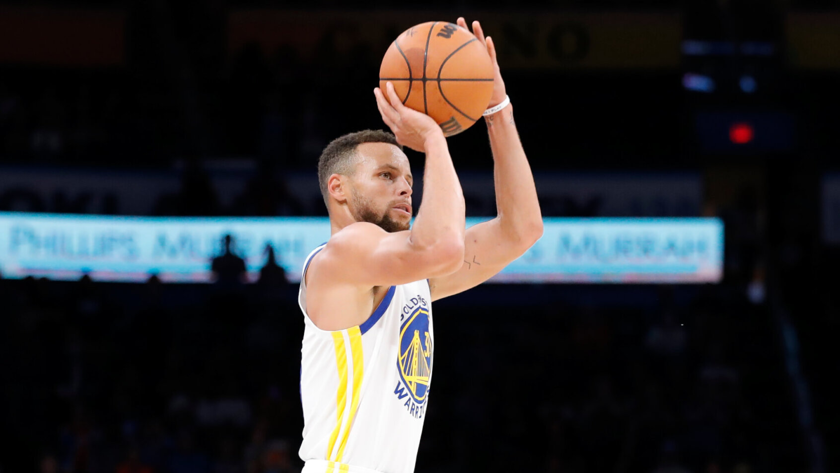 Curry shooting