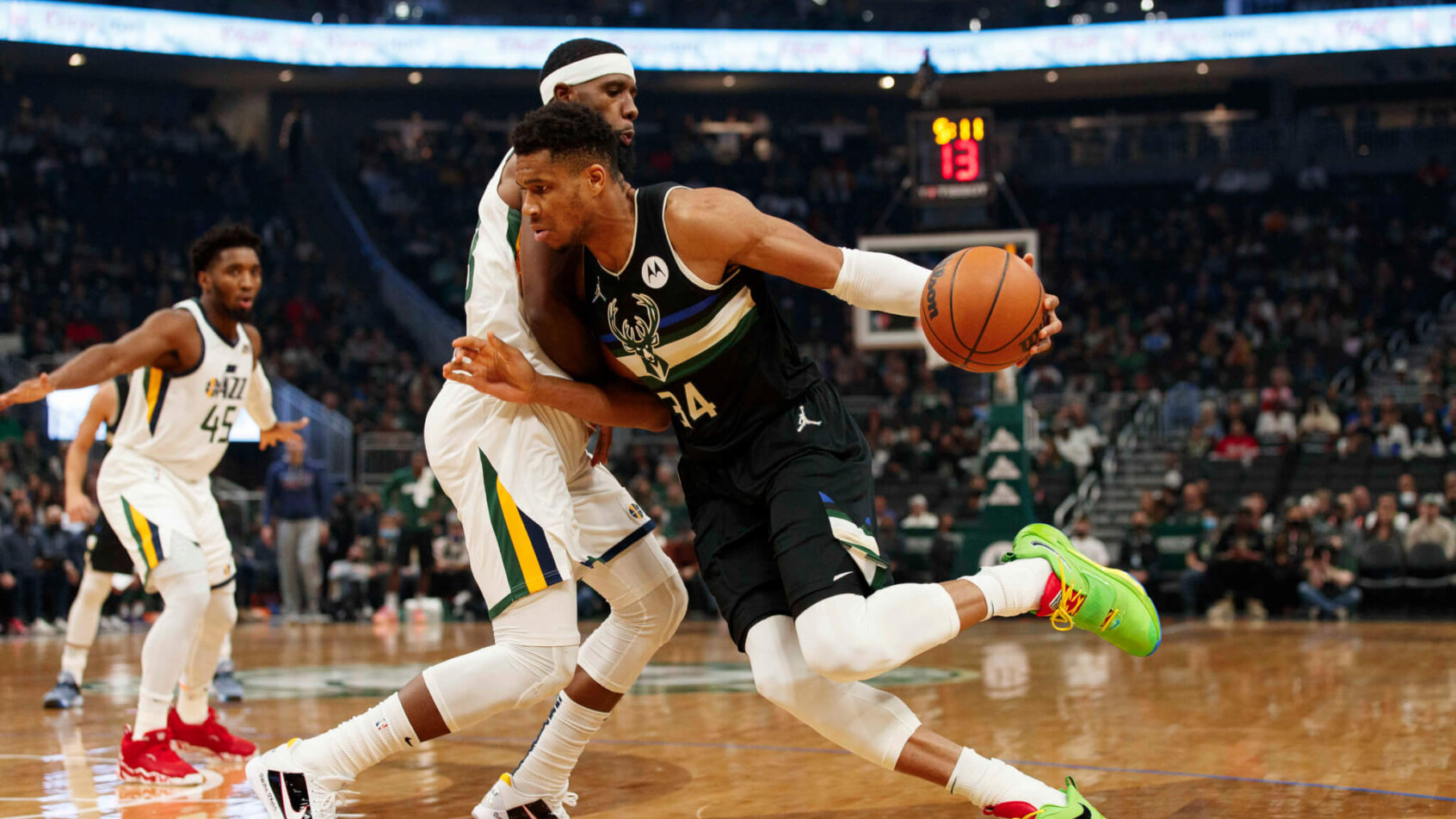 Giannis post up