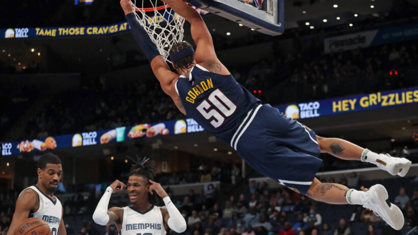 Aaron Gordon dunking