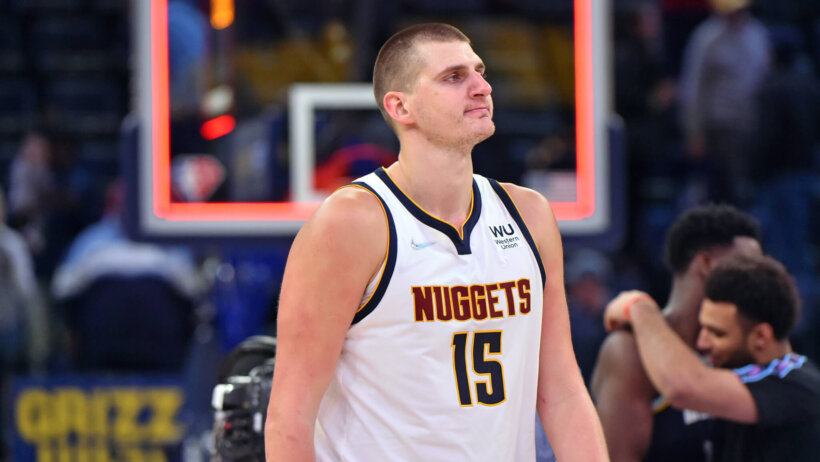Jokic walking off