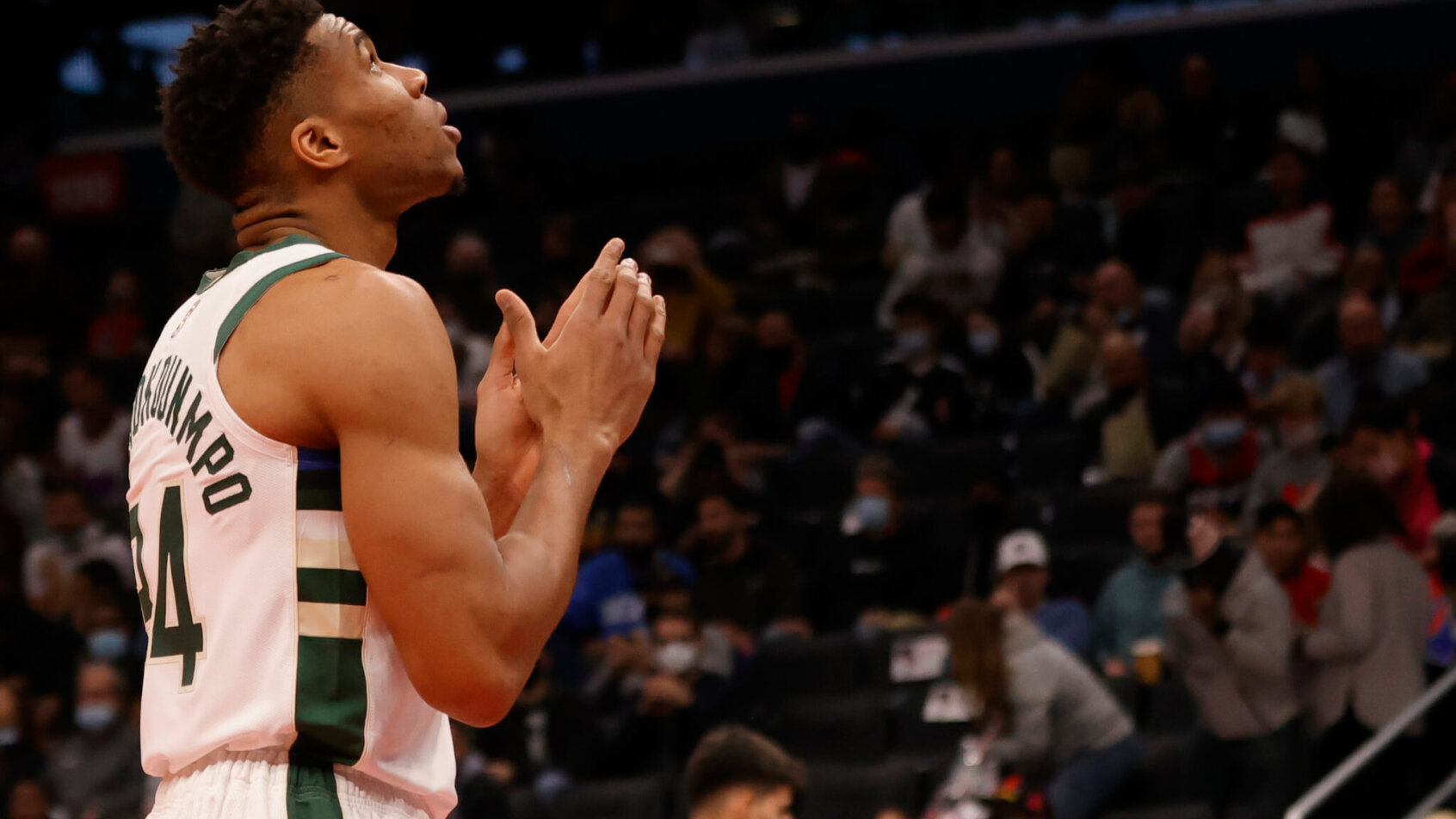 Giannis Antetokounmpo looking up