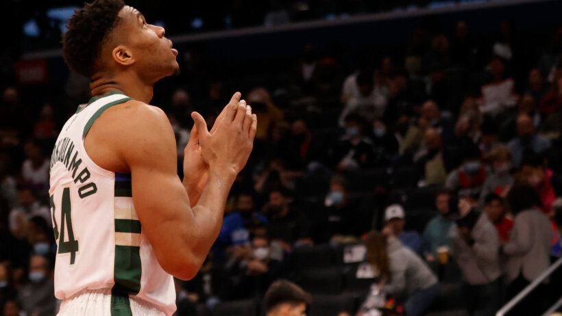 Giannis Antetokounmpo looking up