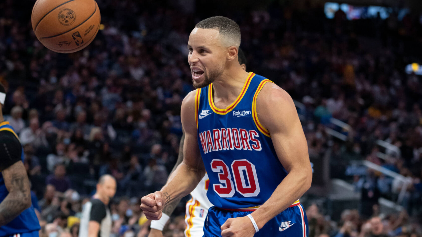 Steph Curry dribbling