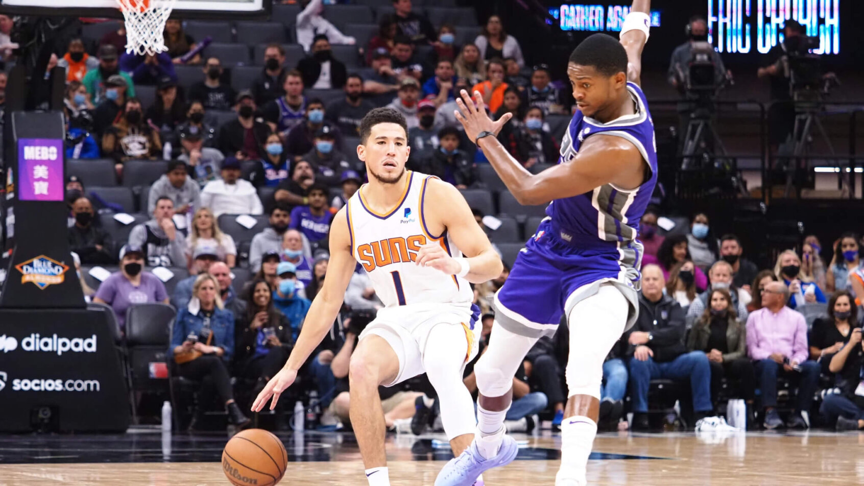 Devin Booker defended by De'Aaron Fox
