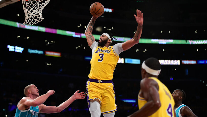 Anthony Davis dunking