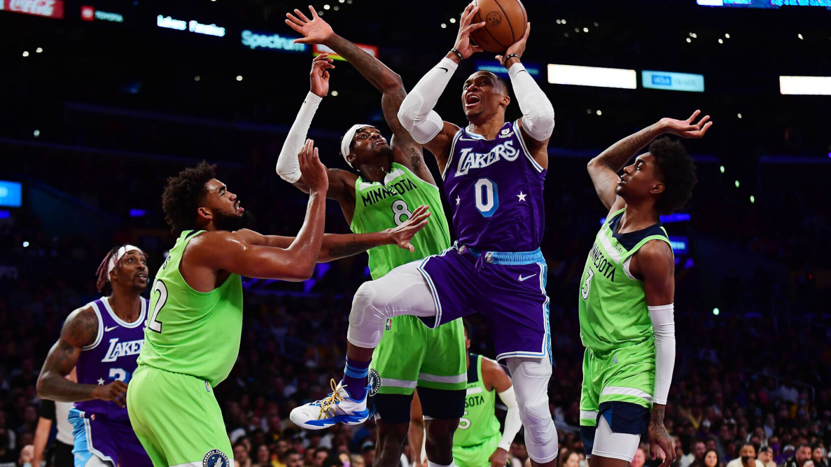 Russell Westbrook drives vs Minnesota Timberwolves