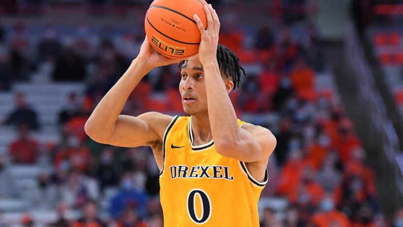 Drexel Dragons guard Coletrane Washington catching a pass