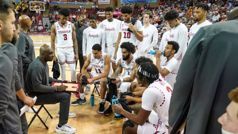 Temple basketball huddle