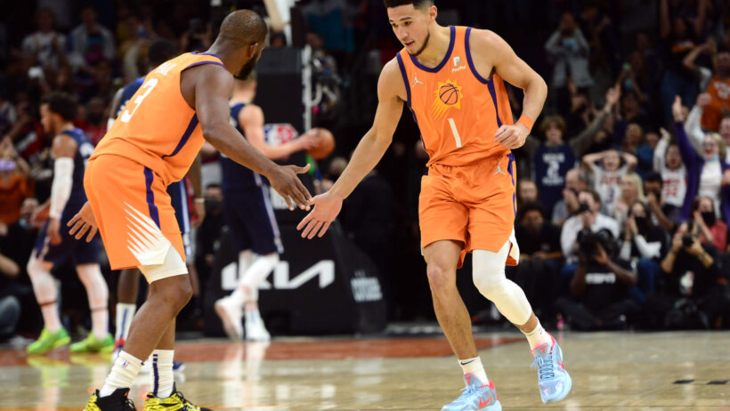Chris Paul low-five with Devin Booker