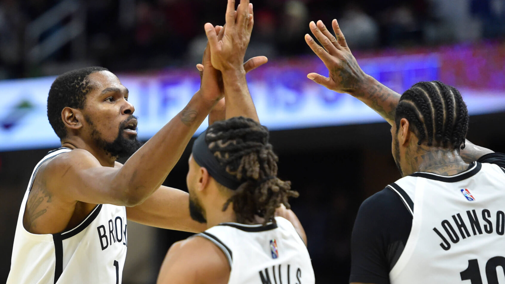 Kevin Durant celebrates with teammates