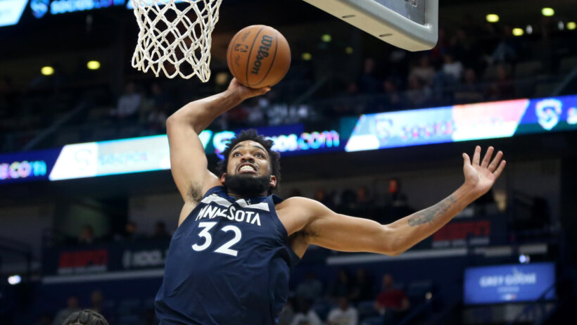 Karl-Anthony Towns dunking