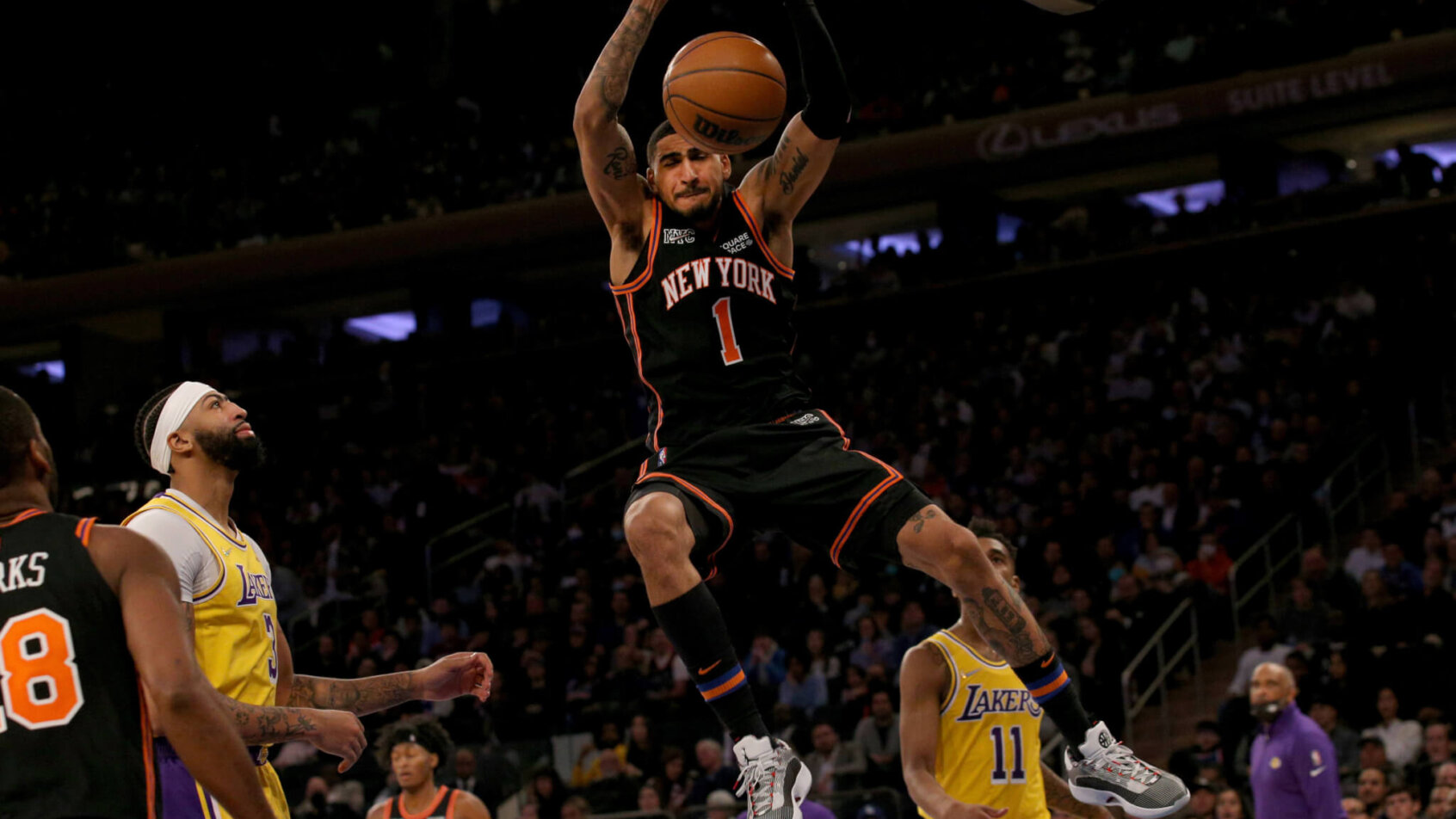 Obi Toppin dunk