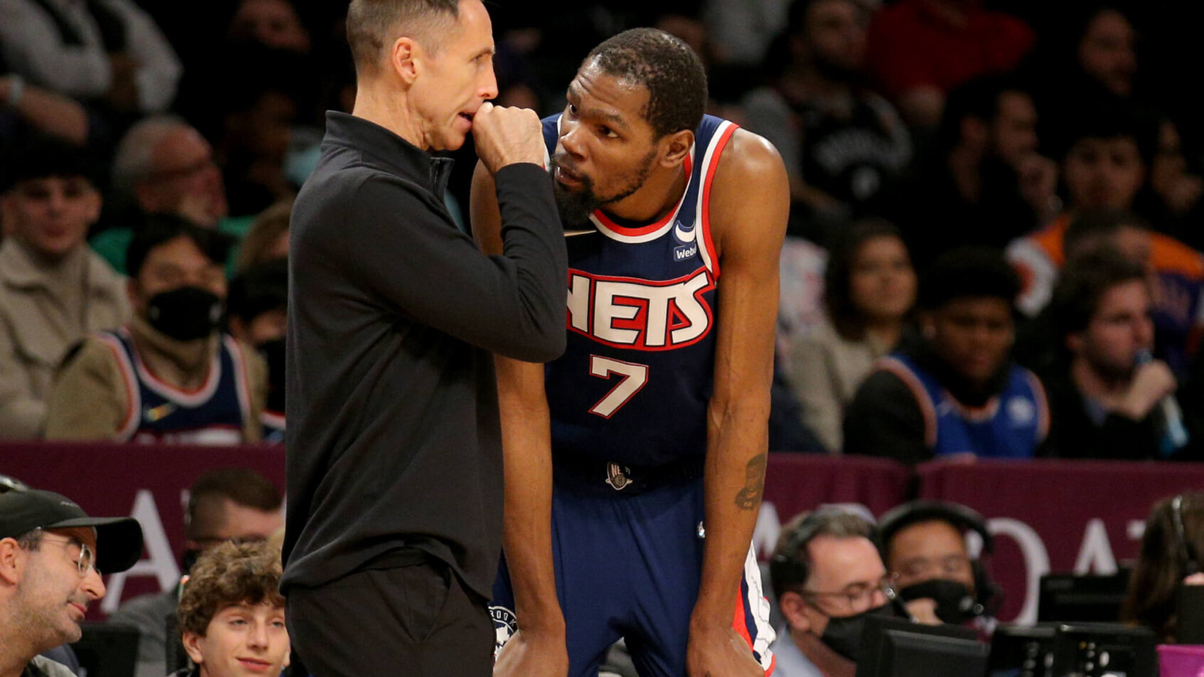 Steve Nash talking to Kevin Durant