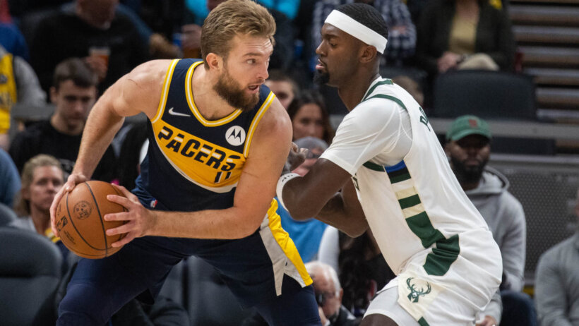 Sabonis posting up