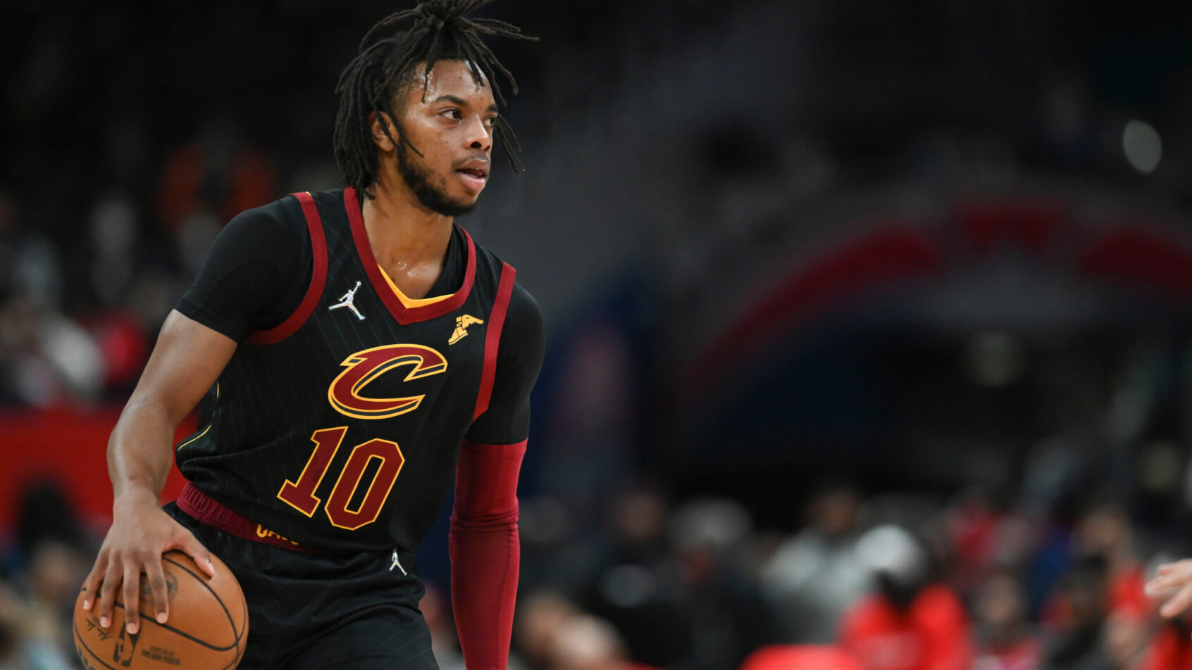 Darius Garland dribbling