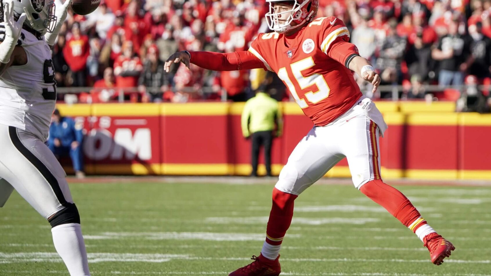 Patrick Mahomes sidearm throw