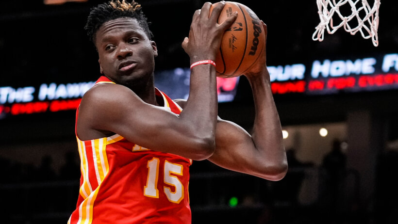 Capela rebounding