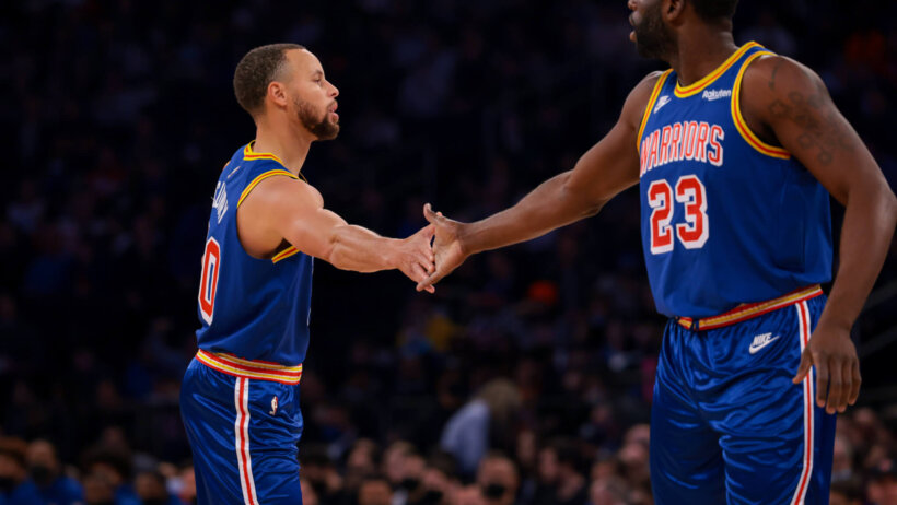 Steph Curry and Draymond Green handshake