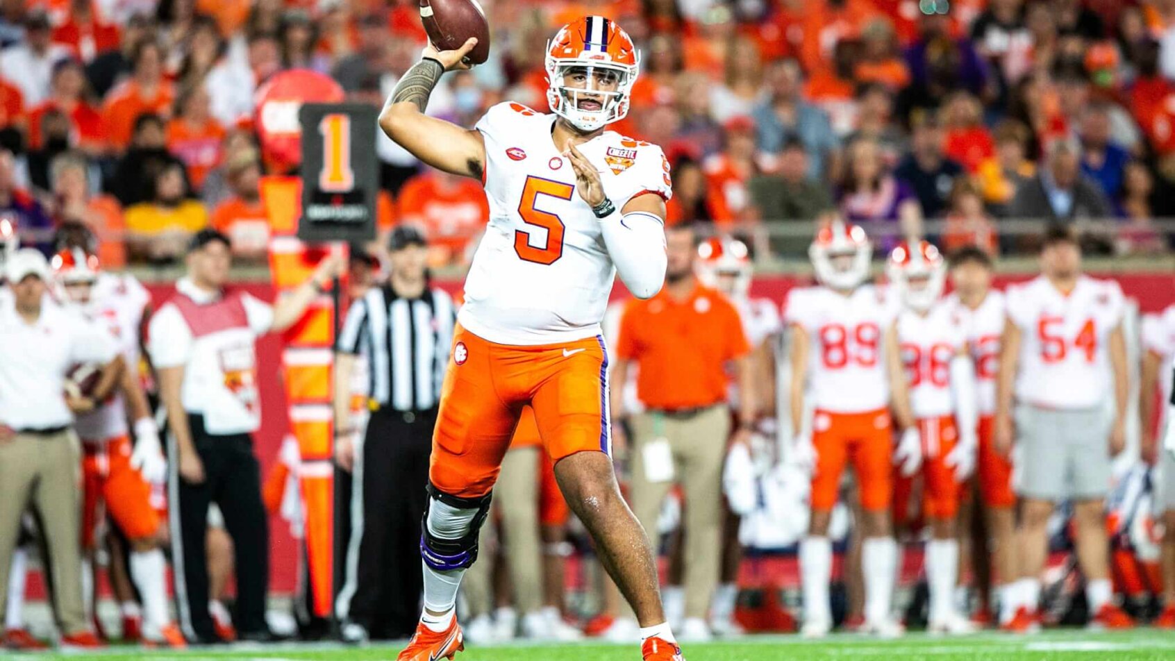 DJ Uiagalelei drops back to pass