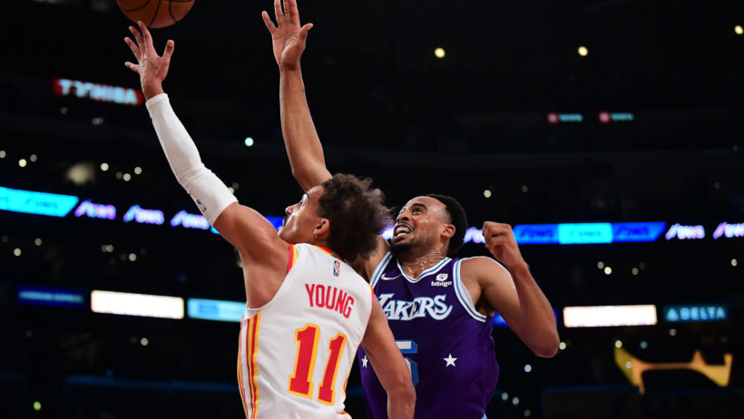 Trae Young, Atlanta Hawks, layup vs Los Angeles Lakers,