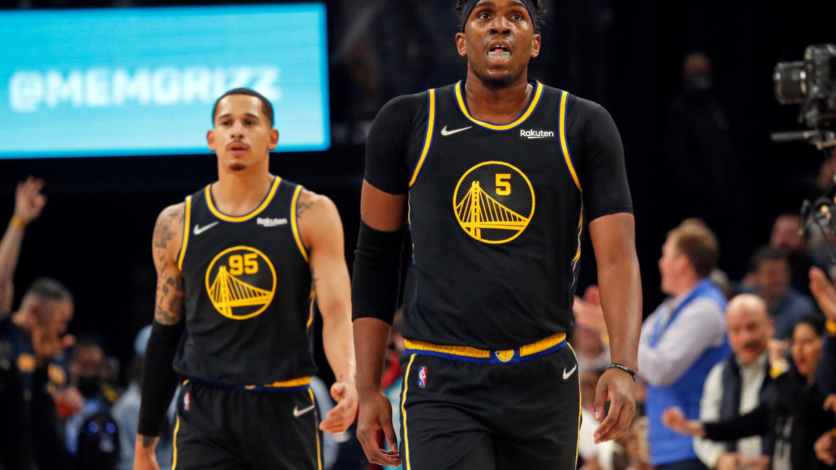 Kevon Looney walking
