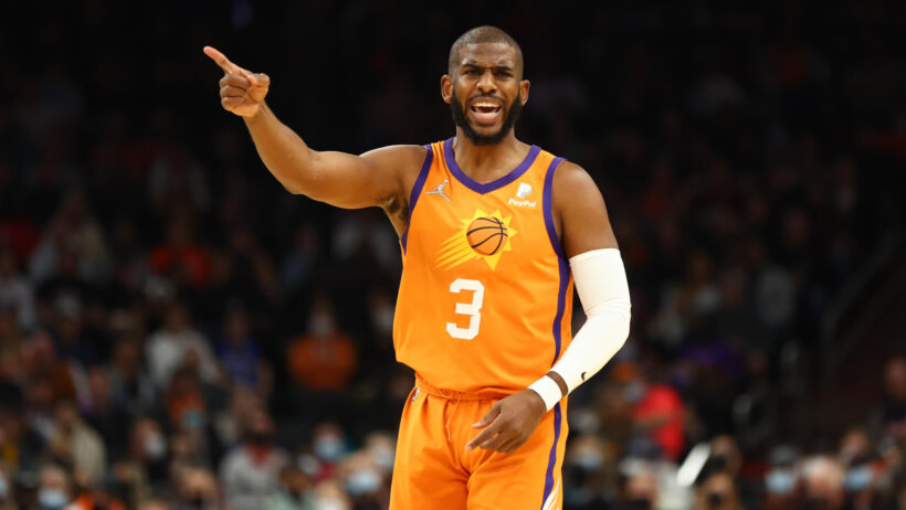 Chris Paul pointing