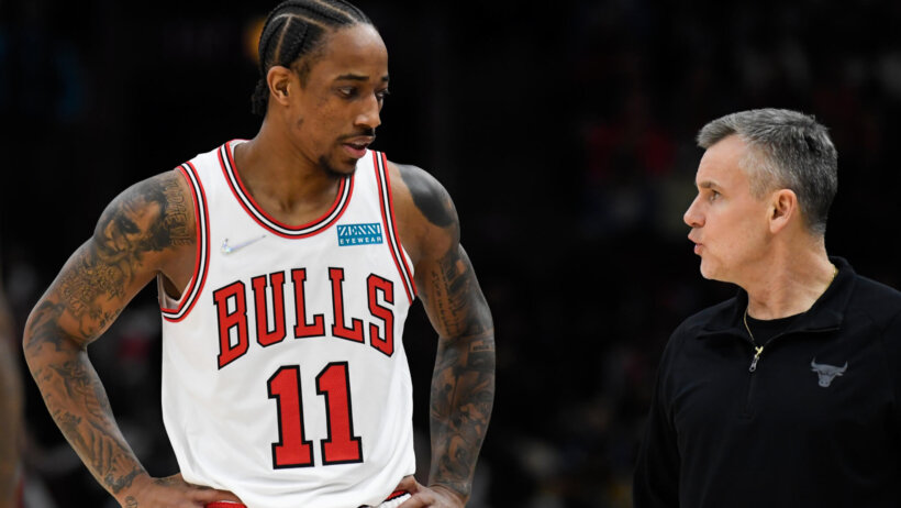 DeRozan talks to Donovan