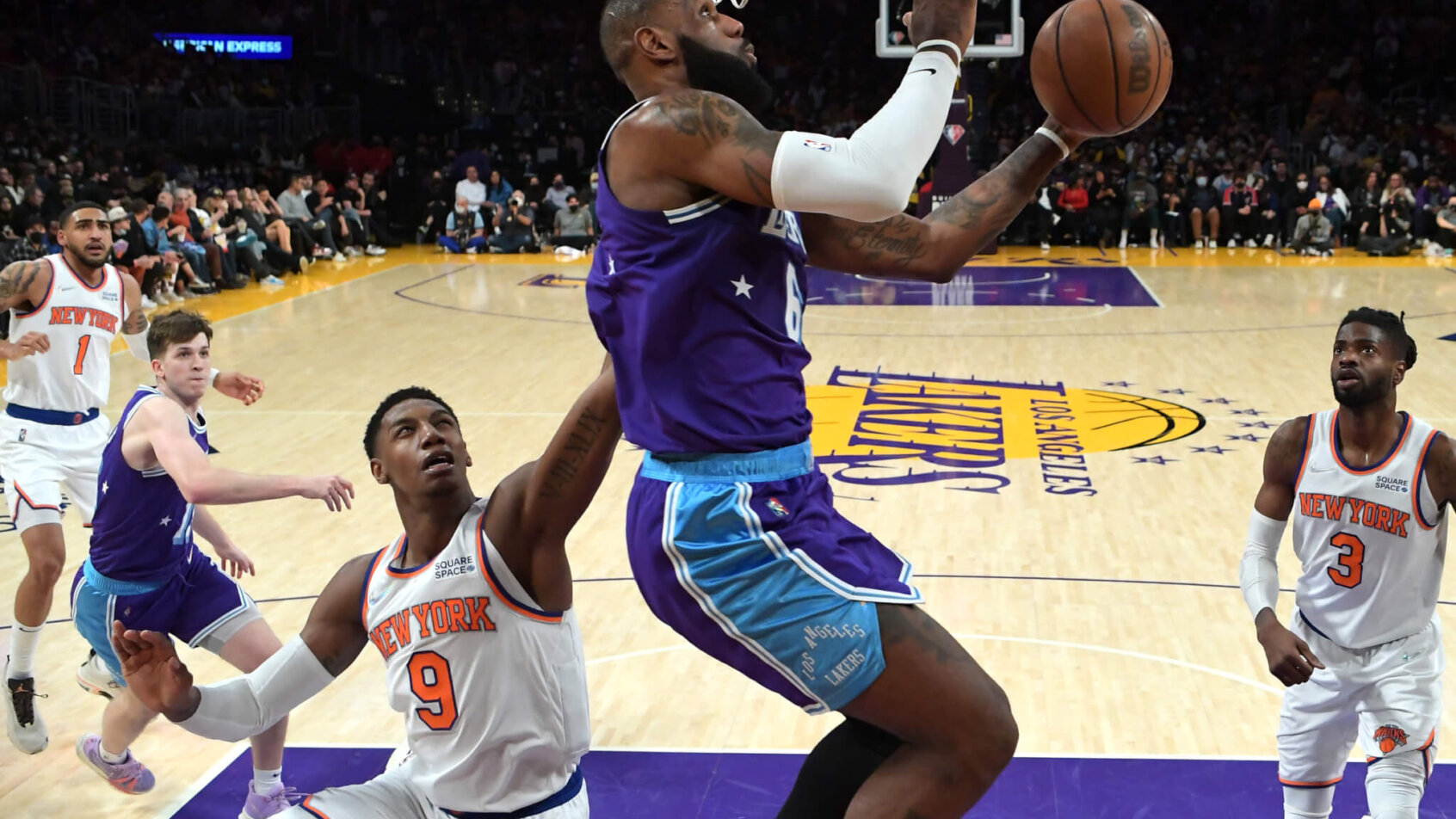 LeBron up and under finish