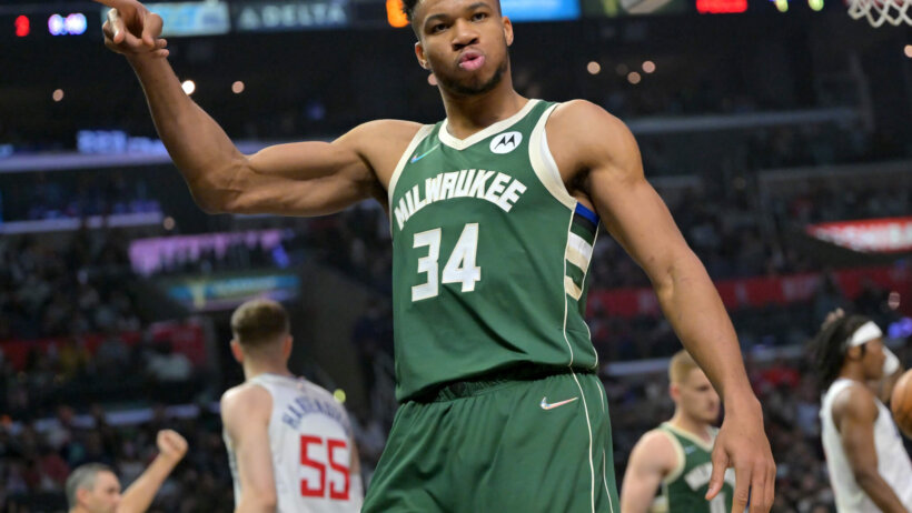 Giannis Antetokounmpo pointing