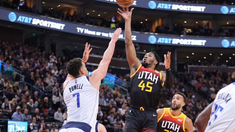 Donovan Mitchell shoots vs Dallas, Utah Jazz