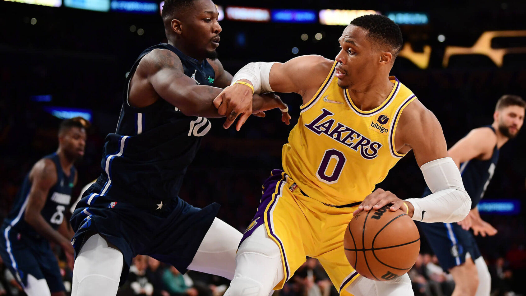 Russell Westbrook dribbles, Los Angeles Lakers